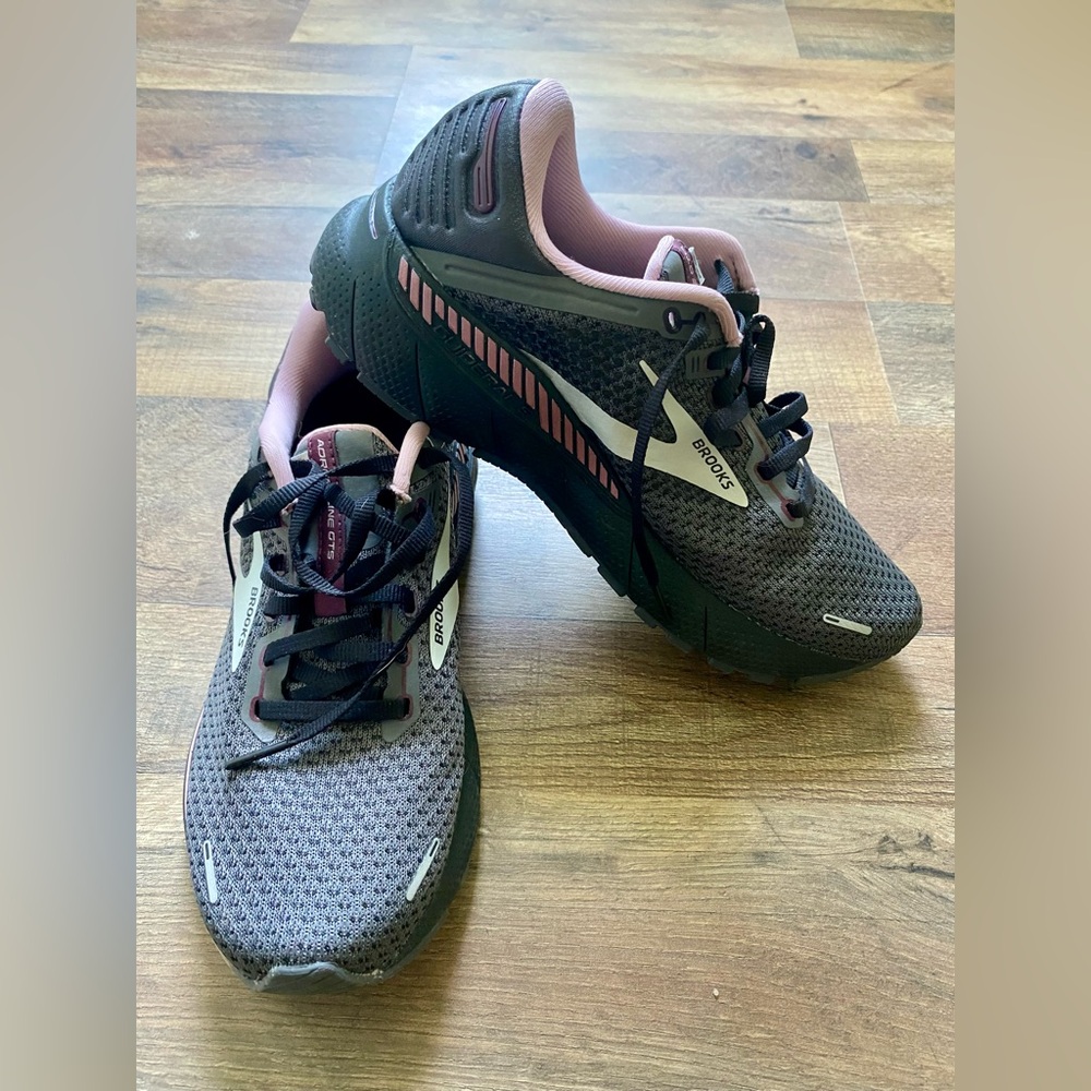Brooks Tennis Shoes